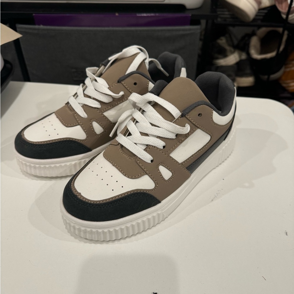 Brown Neutral Shoe fits like W5.5 or W6